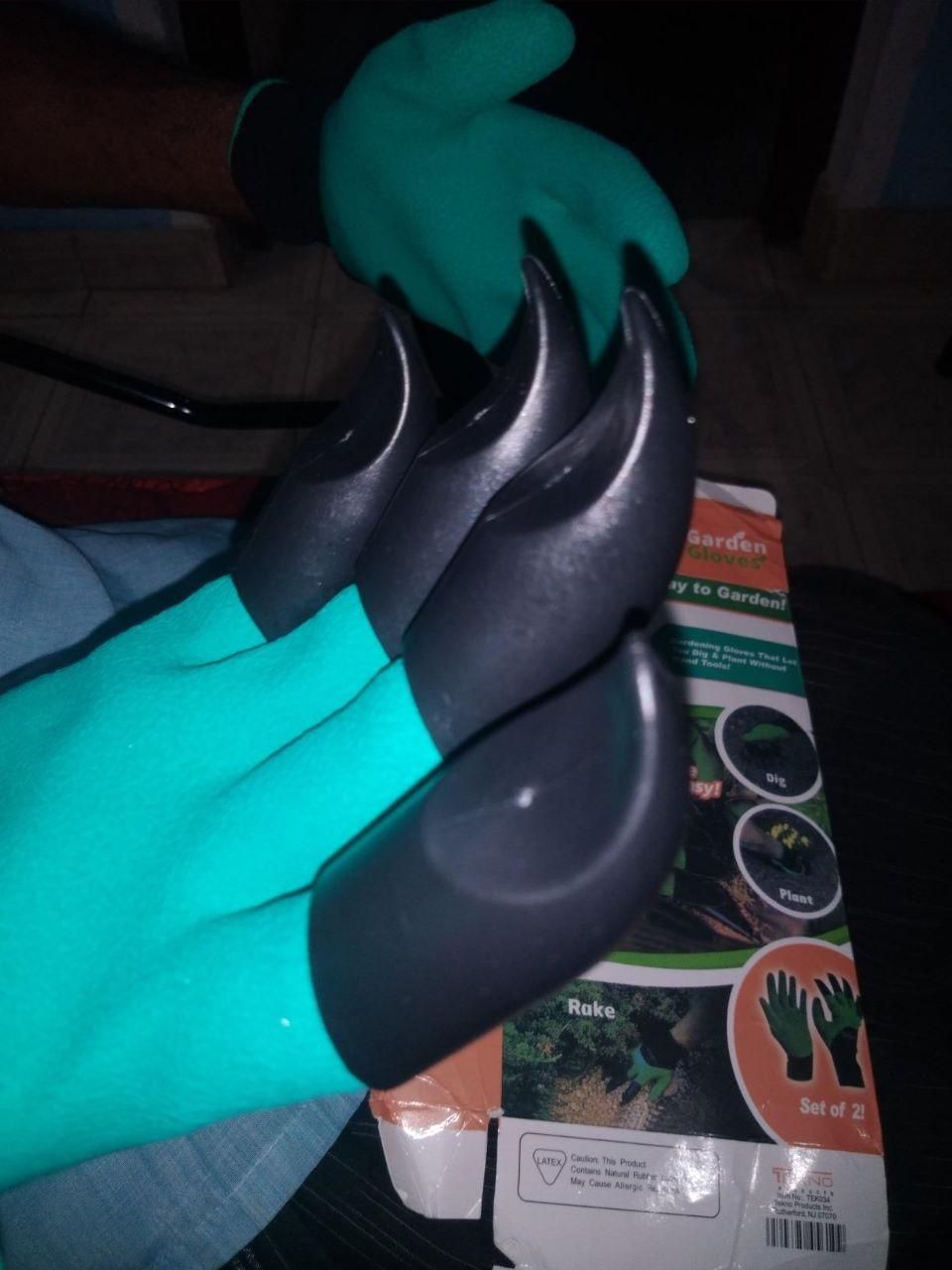 Garden Gloves with Plastic Claws