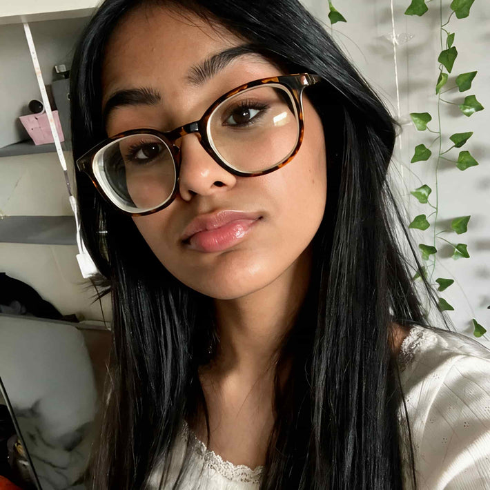 Clearzy customer Ekta wearing glasses
